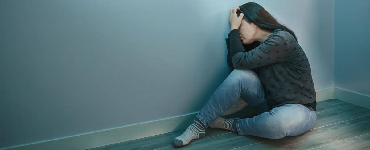 A women experiencing symptoms of Panic Disorder. If you need treatment for pnaic disorder, help is available at Fullarton Clinic